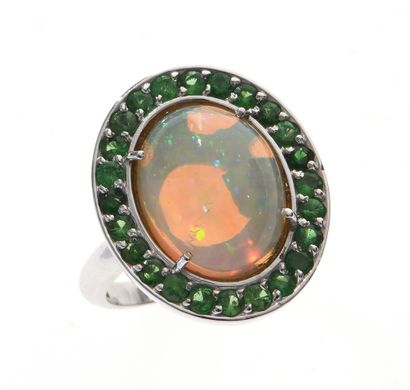 Bague Pompadour
en or jaune 18k 750°/°° ornée...
