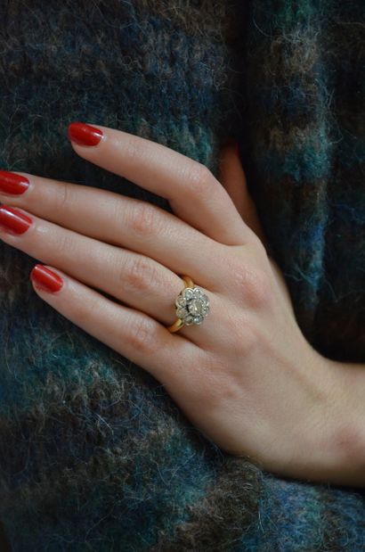 Bague «Fleur» 
en or jaune 18K 750°/°° sertie...