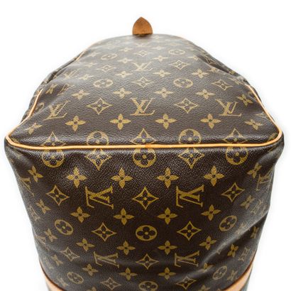 LOUIS VUITTON 
Sac modèle 