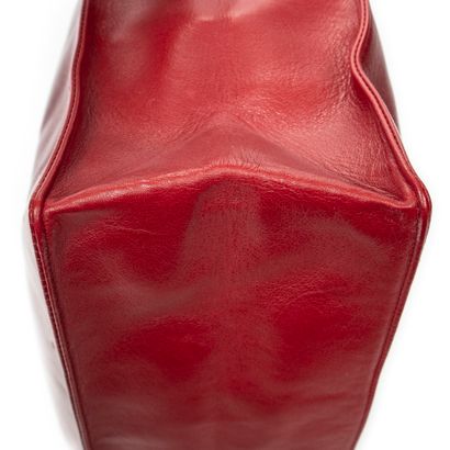 CHANEL
Flat tote bag in red leather with...