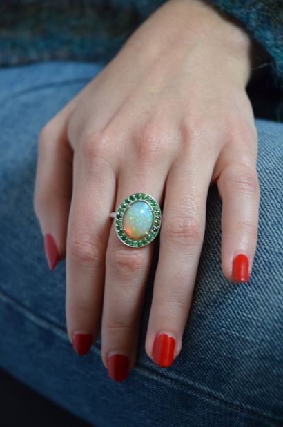 Bague Pompadour
en or jaune 18k 750°/°° ornée...