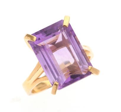 Bague
en or jaune 18k 750°/°° ornée d'une...