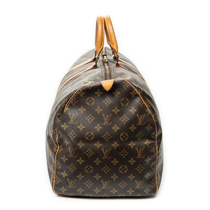 LOUIS VUITTON 
Sac modèle 