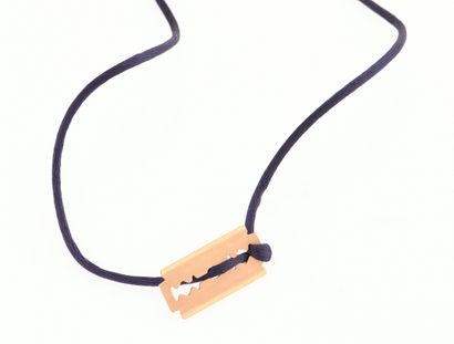 DINH VAN
Razor blade
