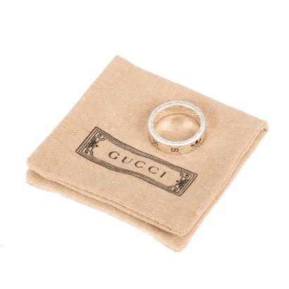 GUCCI
Bague en argent 925/°° sterling ornée...