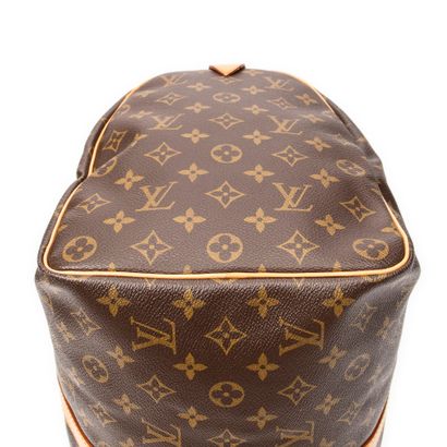 LOUIS VUITTON 
Sac modèle 