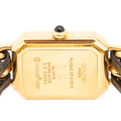 CHANEL
Montre modèle 