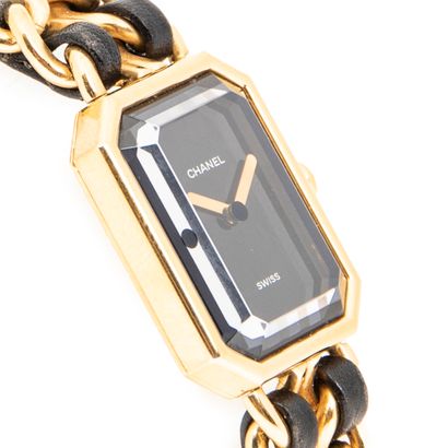 CHANEL
Montre modèle 