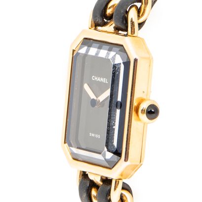 CHANEL
Montre modèle 
