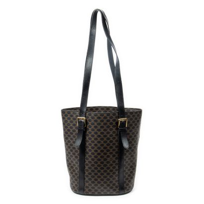 CELINE 
Sac seau en toile marron et noir,...