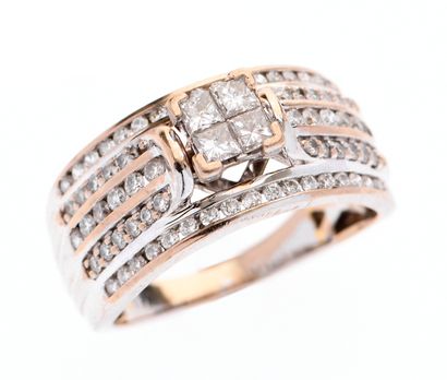 Bague
en or gris 18k 750 °/°° sertie au centre...