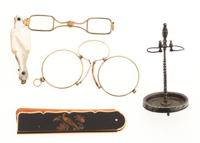 Set of display items including:
- A PAIR...