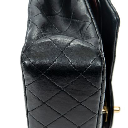 CHANEL
Sac modèle 