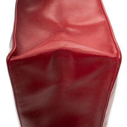 CHANEL
Flat tote bag in red leather with...