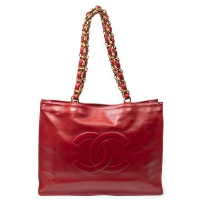 CHANEL
Flat tote bag in red leather with...