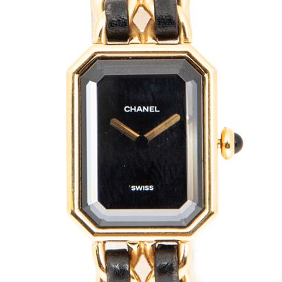 CHANEL
Montre modèle 