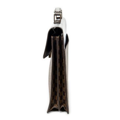 LOUIS VUITTON
Sacoche modèle 