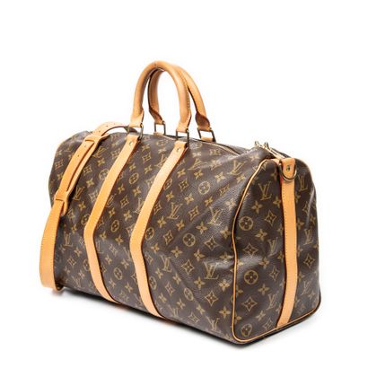 LOUIS VUITTON
Sac modèle 