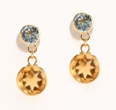 Paire de pendants d'oreilles
en or jaune...