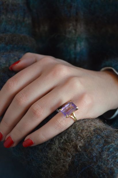 Bague
en or jaune 18k 750°/°° ornée d'une...