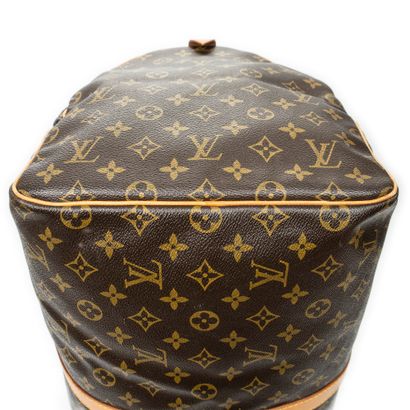 LOUIS VUITTON 
Sac modèle 