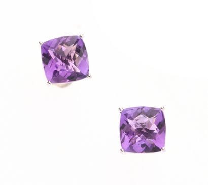 Paire de boutons d'oreilles
 en or blanc...