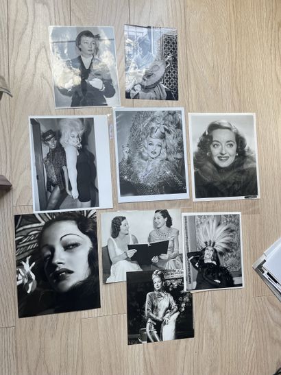 Set of 9 PHOTOS from the 1940s to 1960 of...