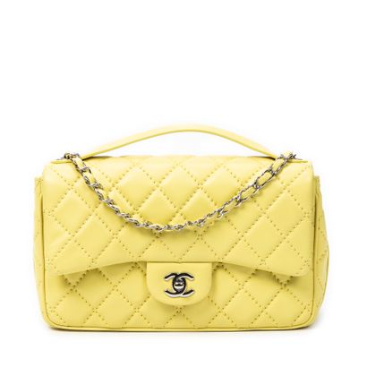 CHANEL made in italy
Quilted yellow leather...