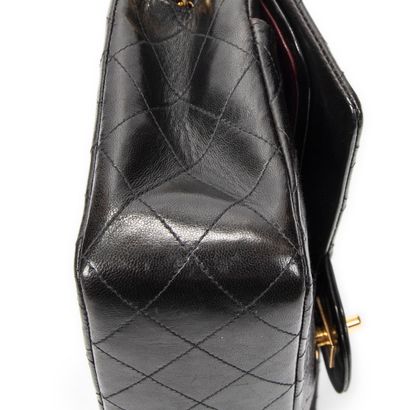 CHANEL
Classic double flap