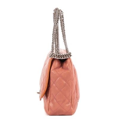 CHANEL
Classique double flap