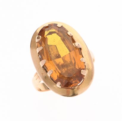 Ring in 18k yellow gold 750°/°° centered...