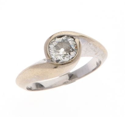 Ring 
in 18k white gold 750°/°° centered...
