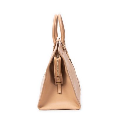 YVES SAINT LAURENT
Chyc