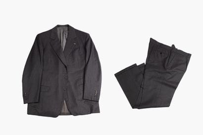 CLAUDE ROUSSEAU 
Un costume laine gris anthracite...