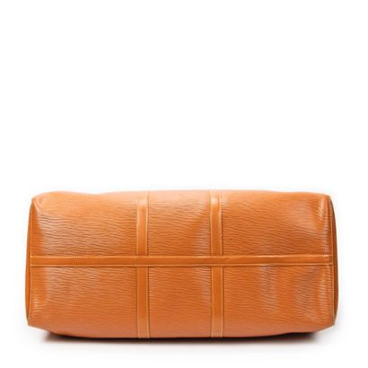 LOUIS VUITTON 
Keepall