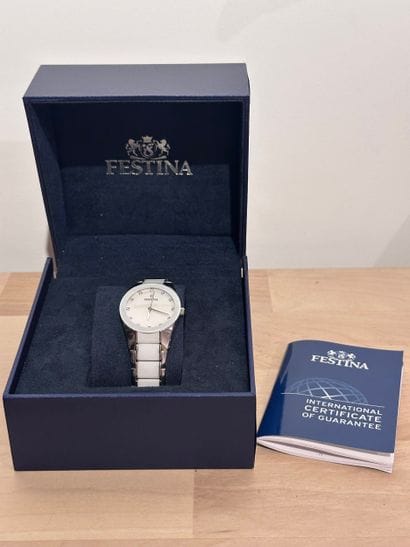 FESTINA
White ceramic and steel watch, 29mm...