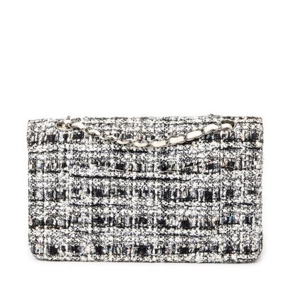 CHANEL
Classique double flap