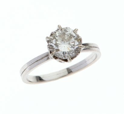 Solitaire ring
in 18K 750°/°° white gold...