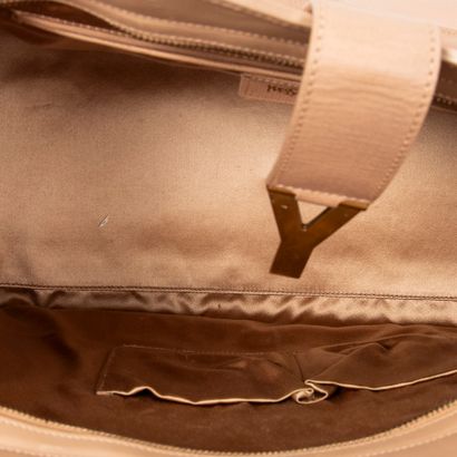 YVES SAINT LAURENT
Chyc