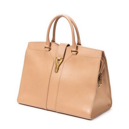 YVES SAINT LAURENT
Chyc