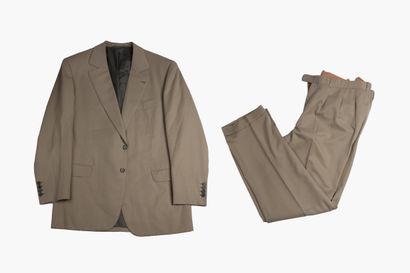 CLAUDE ROUSSEAU, Datée 1997
Costume en coton...