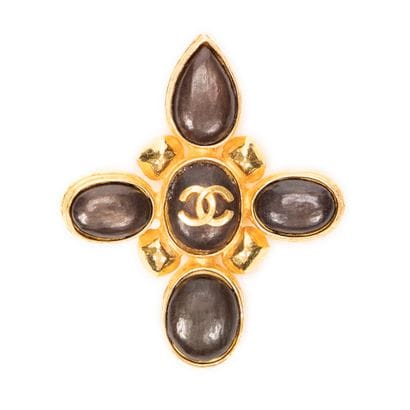 CHANEL
Cross