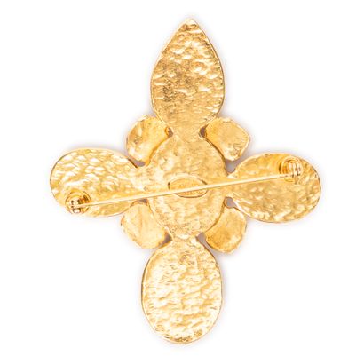 CHANEL
Cross