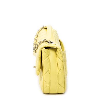 CHANEL made in italy
Quilted yellow leather...