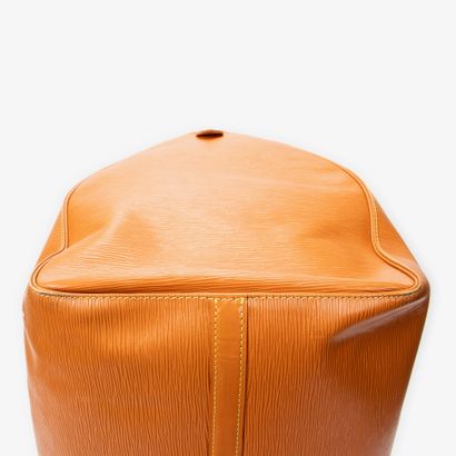 LOUIS VUITTON 
Keepall