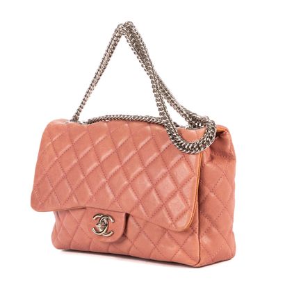 CHANEL
Classique double flap