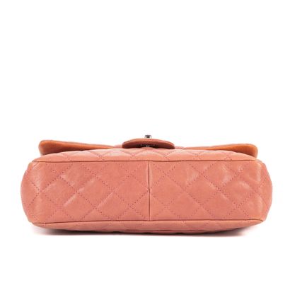 CHANEL
Classique double flap