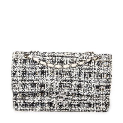 CHANEL
Classique double flap