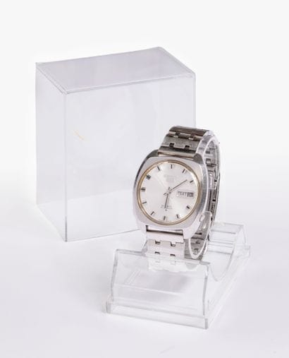 SEIKO
Steel watch, tonneau case, round white...