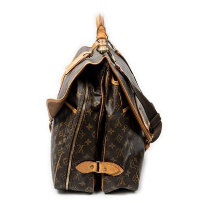 LOUIS VUITTON
Travel bag, 